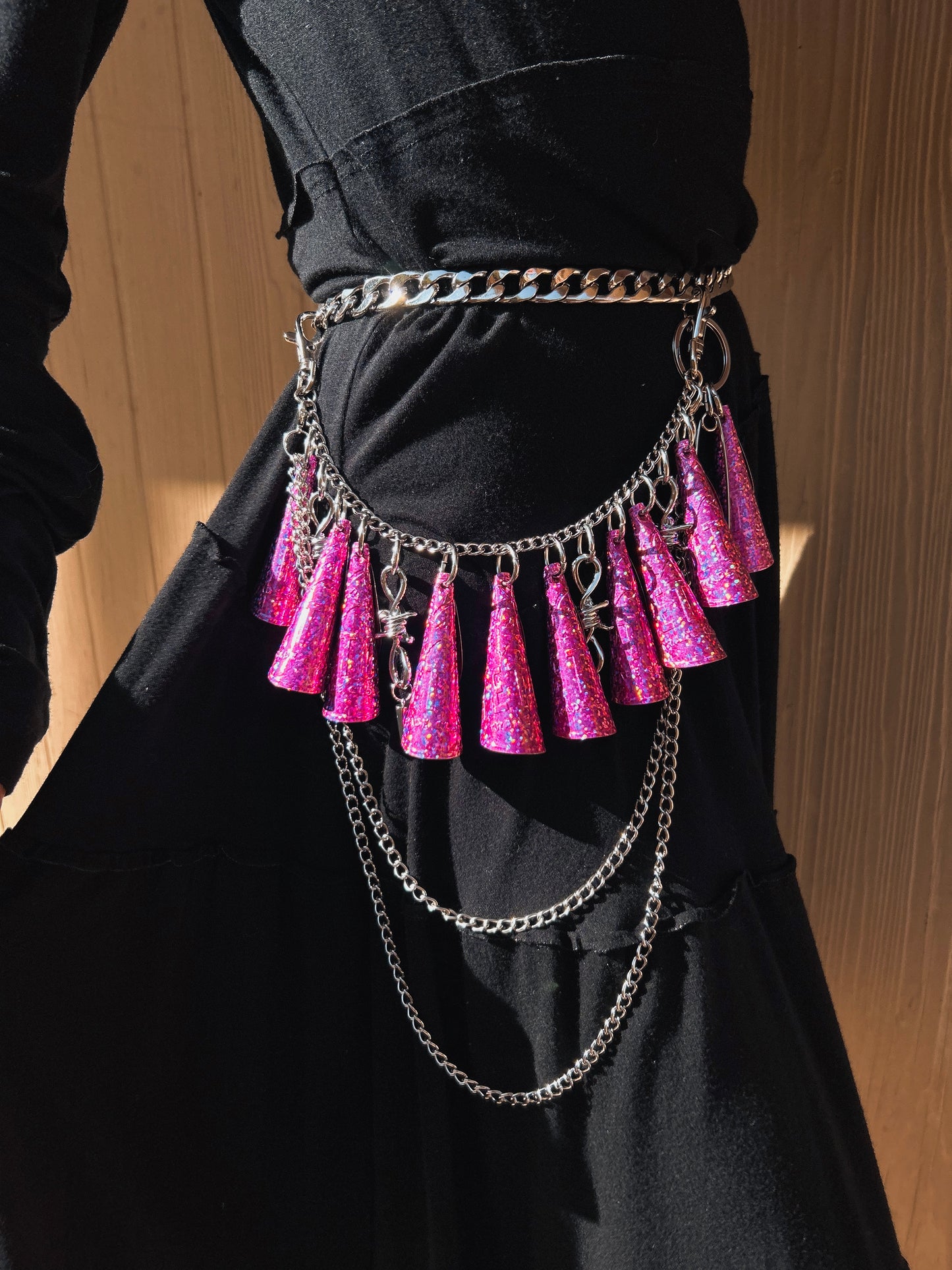 33 cm Pink Glitter Layered Chain With Barbed Wire Charms and Spikes