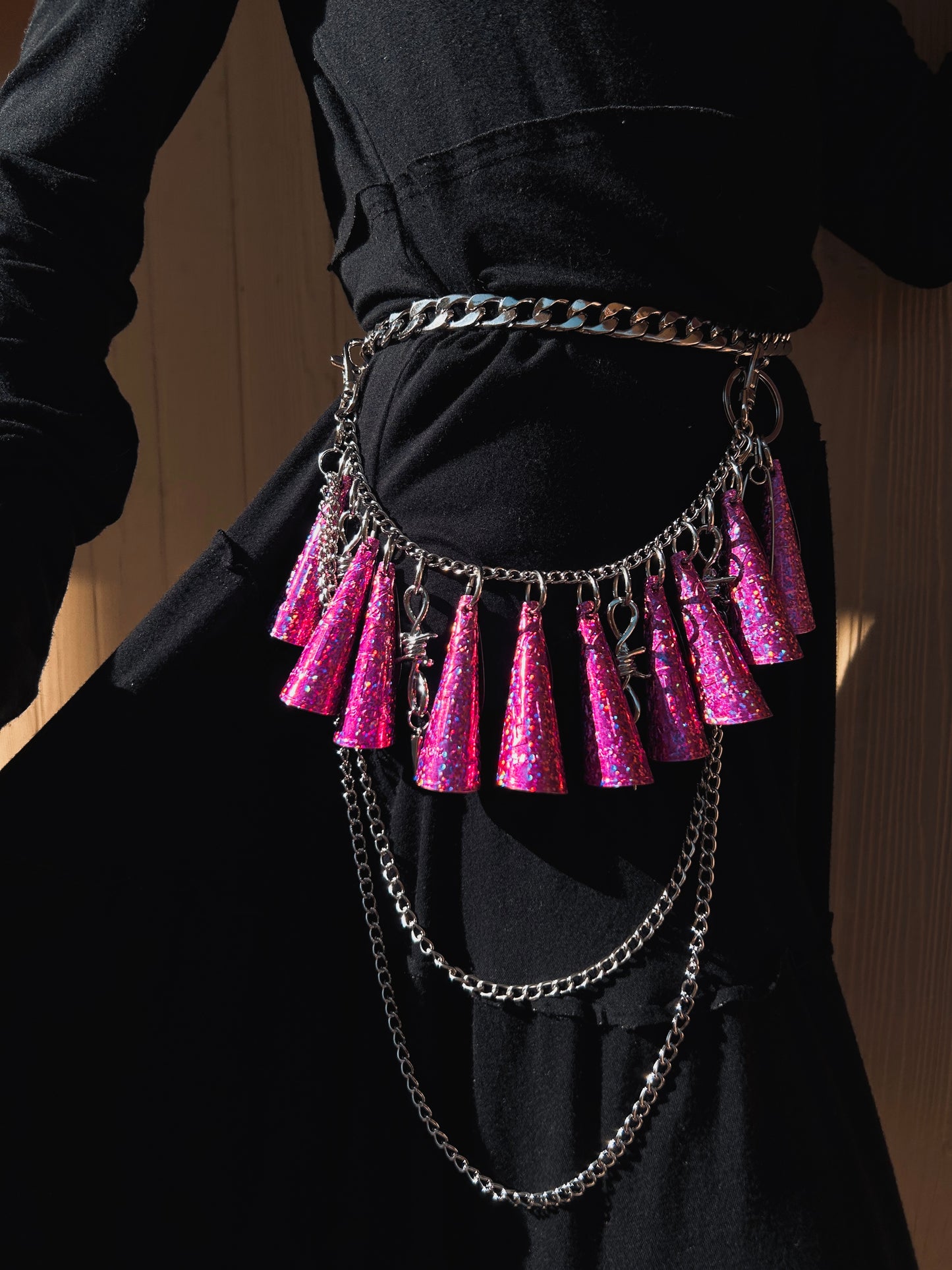 33 cm Pink Glitter Layered Chain With Barbed Wire Charms and Spikes